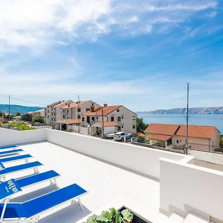 Apartman With Pool By Aneo Travel Novi Vinodolski