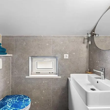 With Pool By Aneo Travel Apartamento Novi Vinodolski
