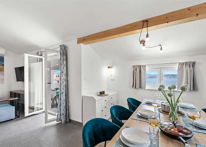 Apartman With Pool By Aneo Travel