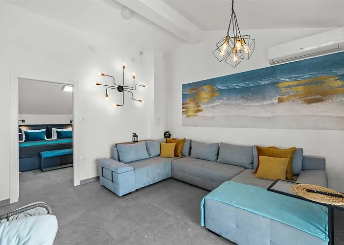 Apartman With Pool By Aneo Travel