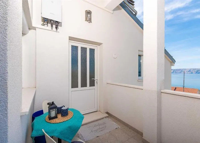Apartman With Pool By Aneo Travel