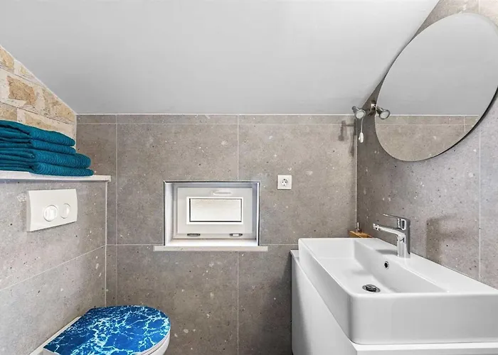With Pool By Aneo Travel Apartamento Novi Vinodolski