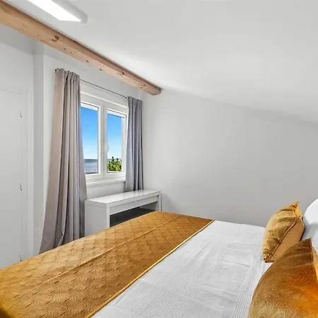 Apartmán With Pool By Aneo Travel *